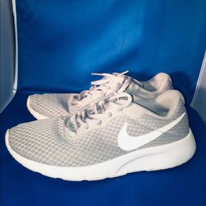 Gray Nike Tanjun Running Shoes 7Y 8.5 Women’s